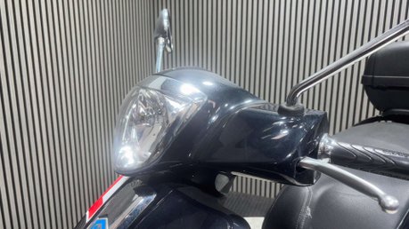 Piaggio Liberty 2021 1 OWNER ONLY 1200 MILES TOP BOX 125CC SCOOTER BIKE 36