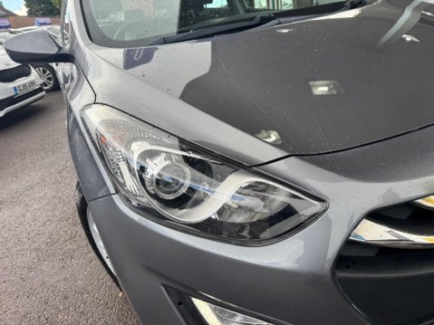 Hyundai i30 1.6 CRDi Blue Drive Active Euro 5 (s/s) 5dr 11