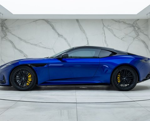 Aston Martin DB12 V8 