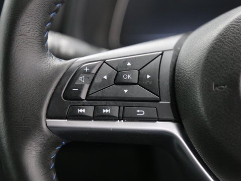 Nissan LEAF 40kWh Acenta Auto 5dr 11