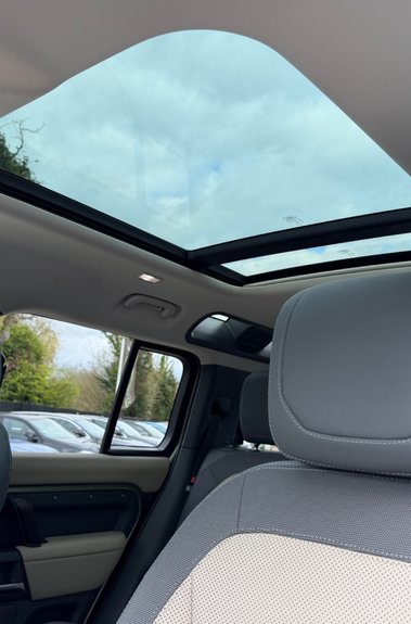 Land Rover Defender 110 X - ONE OWNER - PAN ROOF -COOLED SEATS -ADAPTIVE CRUISE -BLIND SPOT ASSIST 