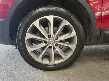 Nissan Qashqai 2.0 dCi Tekna Auto 4WD Euro 5 5dr (AVM) 29