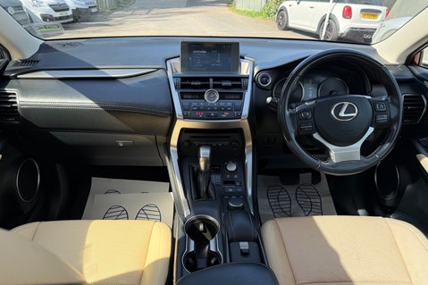 Lexus NX 300H LUXURY - PANORAMIC ROOF -2 OWNERS - 7 LEXUS SERVICES 14