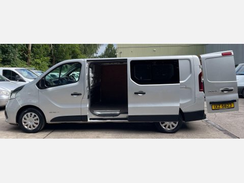 Renault Trafic 1.6 dCi ENERGY 29 Business+ Panel Van 5dr Diesel Manual LWB Standard Roof E 17