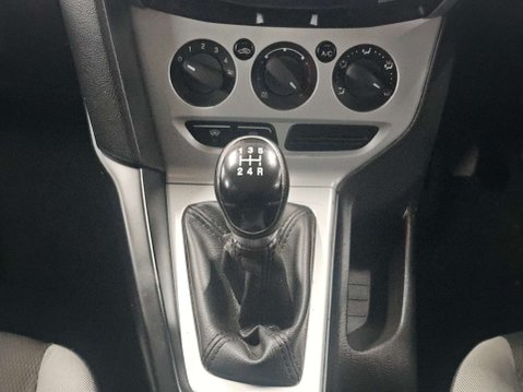 Ford Focus 1.6 Focus Zetec 105 5dr 32