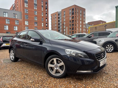 Volvo V40 T2 ES.. 12 SERVICES INCLUDING CAMBELT.. BLUETOOTH.. A/C.. PARKING SENSORS.