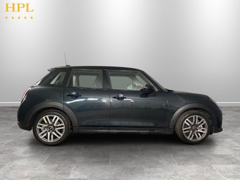 Mini Hatch 1.5C Classic Hatchback 5dr Petrol Steptronic Euro 6 (s/s) (156 ps) Parking 8