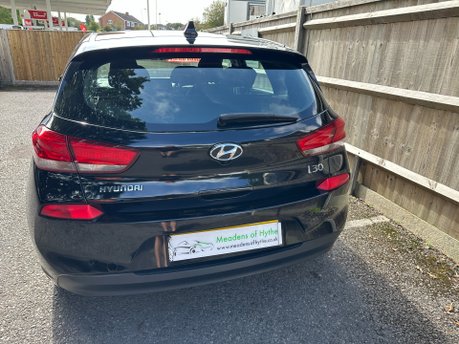 Hyundai i30 1.6 CRDI SE NAV 5 Dr 5