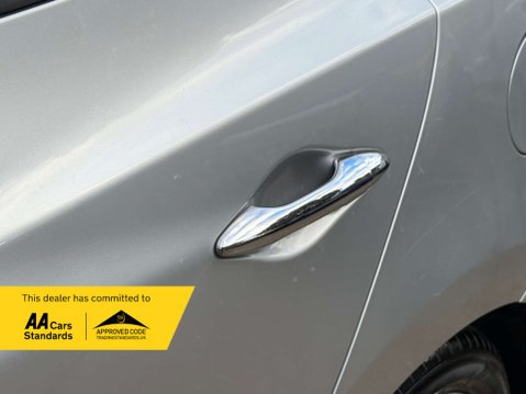 Hyundai ix35 2.0 ix35 Premium 4WD CRDi 134 4WD 5dr 14