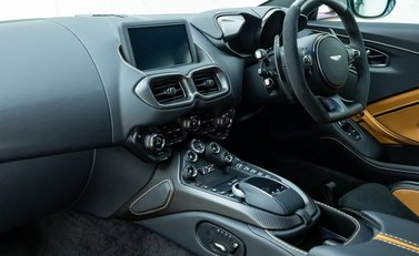 Aston Martin V12 Vantage 16