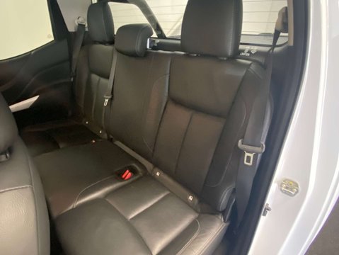 Nissan Navara 2.3 Navara Tekna dCi Auto 4WD 5dr 35