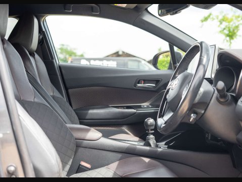 Toyota C-HR 1.2 C-HR Excel 5dr 29