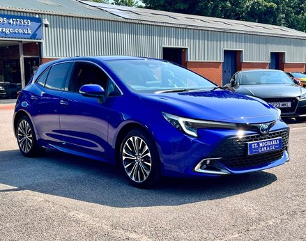 Toyota Corolla 1.8 Corolla Design HEV CVT 5dr 4