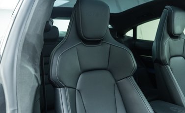 Porsche Taycan TURBO S 15