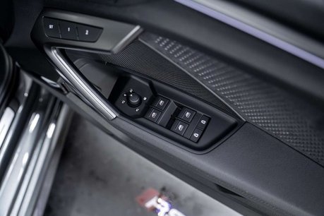 Audi RS3 2.5 TFSI Carbon Vorsprung Saloon 4dr Petrol S Tronic quattro Euro 6 (s/s) ( 17