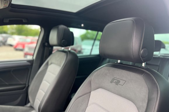 Volkswagen Tiguan R-LINE TECH 2.0 TDI 4MOTION DSG AUTO 24