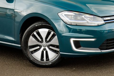 Volkswagen Golf E-GOLF 11