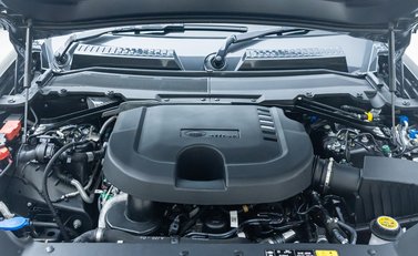Land Rover Defender 90 D350 X-DYNAMIC HSE 38