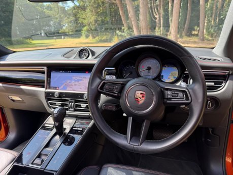 Porsche Macan S PDK 18