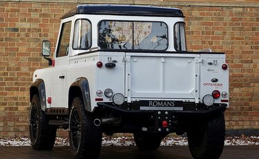Land Rover Defender 90 Bowler Edition 16