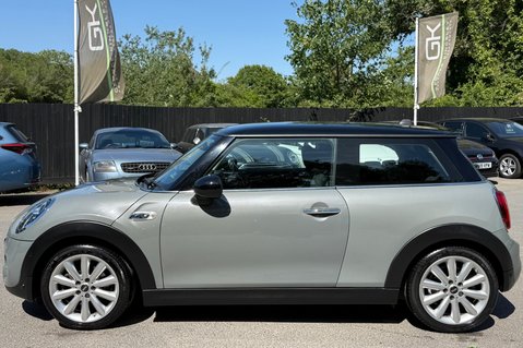 Mini Hatch COOPER S CLASSIC - CAT S - LOW MILEAGE - NAV & COMFORT PLUS PACKS -CAMERA 9