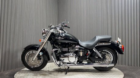 Triumph Bonneville 2011 ONLY 1812 MILES LONG MOT STUNNING CRUISER BIKE 8