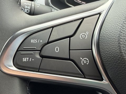 Renault Captur 1.0 TCE 90 Iconic 5dr 31