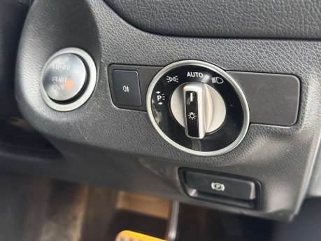 Mercedes-Benz CLA Class 2.1 CLA 220 WhiteArt D Auto 5dr 44