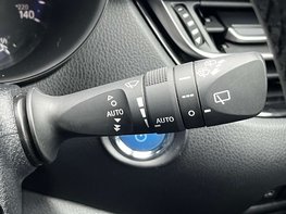 Toyota C-HR 1.8 C-HR-Dynamic HEV CVT 5dr 59