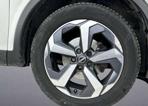 Nissan Qashqai 1.3 DIG-T MHEV N-Connecta SUV 5dr Petrol Hybrid XTRON Euro 6 (s/s) (158 ps) 9