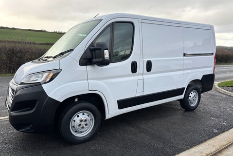 Peugeot Boxer 333 L1 H1 120 ps BlueHdi Professional - Sat Nav & Air Con 1