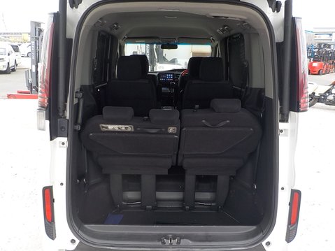 Honda Stepwagon RP3 1.5 Turbo Spada Waku Waku Doors 13