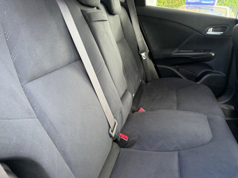 Honda Civic 1.8 i-VTEC SE Plus Tourer Euro 5 (s/s) 5dr 28