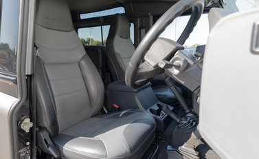 Land Rover Defender 90 Autobiography Edition 12