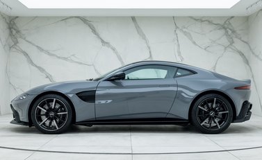 Aston Martin Vantage 2