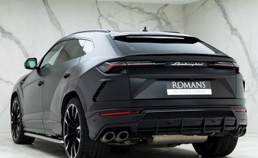 Lamborghini Urus 3