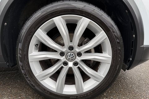 Volkswagen T-Roc SEL TSI EVO DSG -WHITE SILVER -PAN ROOF -CAMERA -WINTER PACK  65