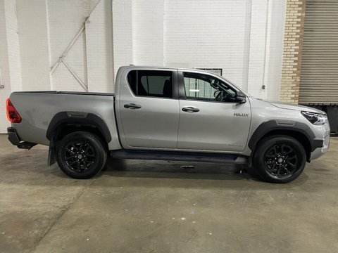 Toyota Hilux INVINCIBLE X 4WD 4