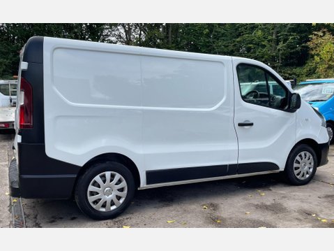 Renault Trafic 1.6 dCi 27 Business SWB Standard Roof Euro 6 5dr 4