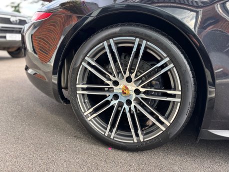 Porsche 911 3.4 991 Carrera 4 Black Edition Coupe 2dr Petrol PDK 4WD Euro 6 (350ps) 17