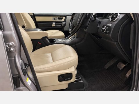 Land Rover Discovery 3.0 Discovery HSE SDV6 Auto 4WD 5dr 9