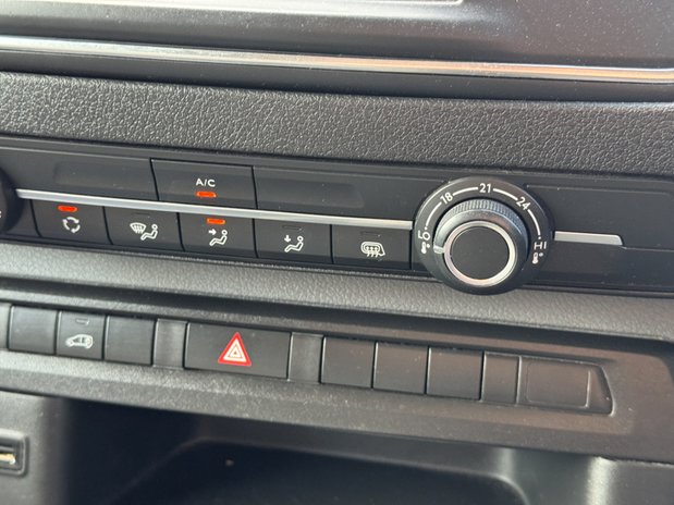 Vauxhall Vivaro LWB L2H1 [SOLD CM] Low Roof Sportive 2900 Air Con Sensors EURO 6 NO VAT 30