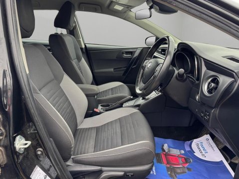 Toyota Auris 1.8 VVT-h Business Edition Touring Sports CVT Euro 6 (s/s) 5dr (Safety Sens 51
