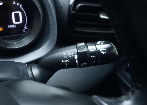 Toyota Yaris 1.5 Yaris Design HEV CVT 5dr 36