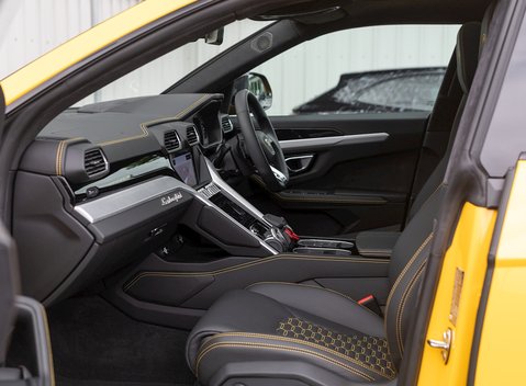 Lamborghini Urus 17