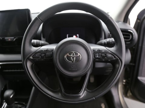 Toyota Yaris 1.5 VVT-h Design E-CVT Euro 6 (s/s) 5dr 10