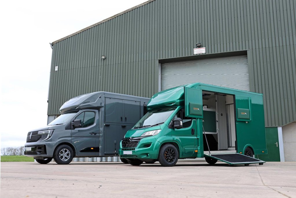 Vauxhall Movano BRAND NEW PRE REG DELIVERY MILES 3.5 TON HORSE BOX STALLION BUILT  24