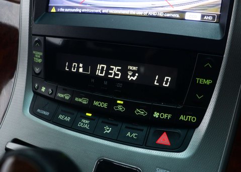 Toyota Vellfire 2.4 PETROL AUTO 5dr 29
