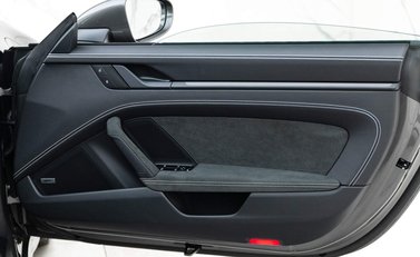 Porsche 911 Targa 4 GTS (992) 16