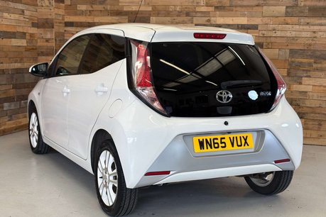 Toyota Aygo 1.0 VVT-i x-pure Hatchback 5dr Petrol Manual Euro 6 (68 ps) 4
